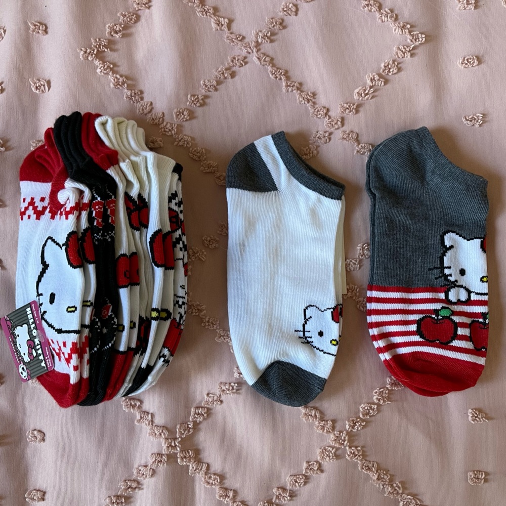 NWOT - 8 pairs Assorted Hello Kitty No-Show Socks